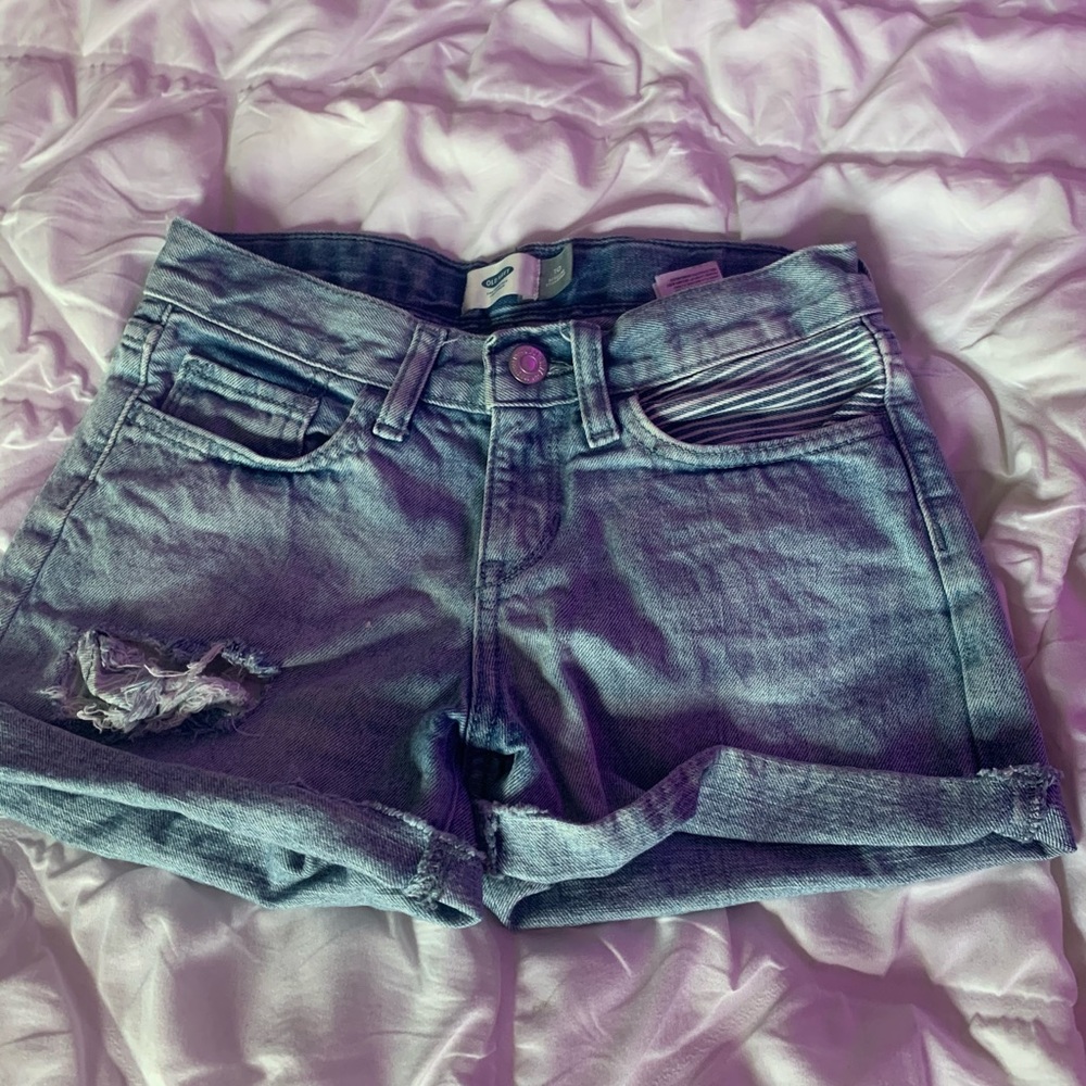 Light washed Ripped jean shorts
